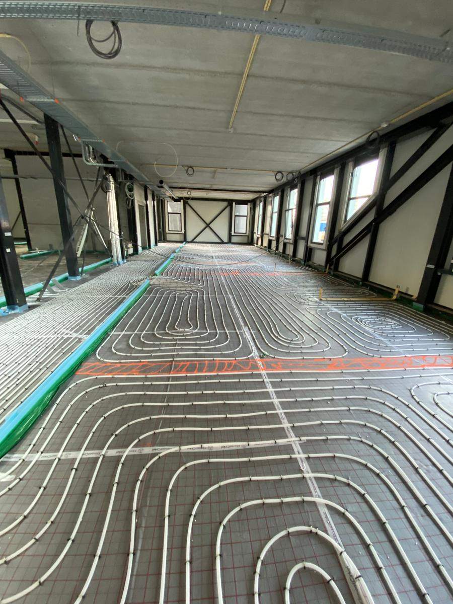 1 · Stapled — Commercial building: pipe stapled onto the insulation, circuit by circuit to the layout plan.